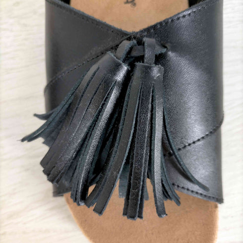 ミネトンカ Minnetonka タッセルレザーサンダル レディース 6M