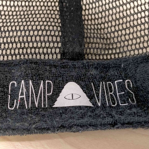 camp vibes 刺繍 6パネル メッシュ スナップバック キャップ メンズ