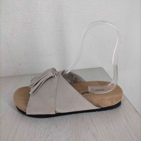 ミネトンカ Minnetonka タッセル付きスウェードサンダル レディース
