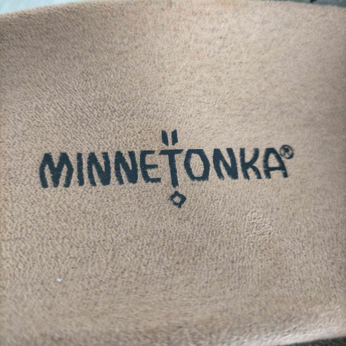 ミネトンカ Minnetonka タッセル付きスウェードサンダル レディース