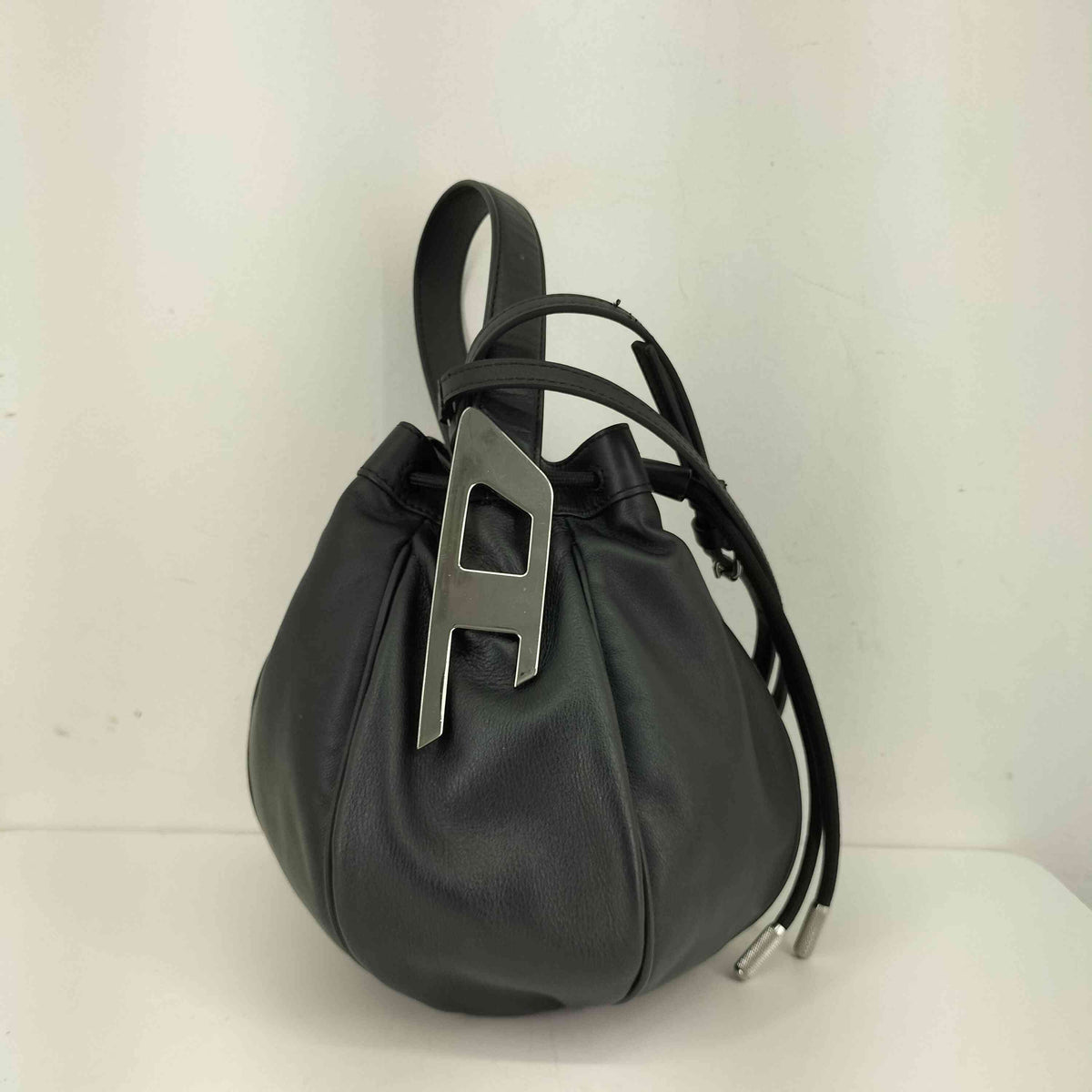 ディーゼル Dロゴ Nelli バケットバッグ 巾着バッグ 【公式通販】