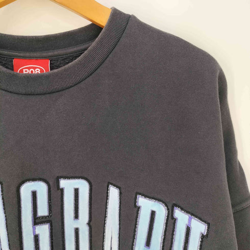 パラグラフ PARAGRAPH ベルベットロゴ刺繍 クルーネックスウェット メンズ
