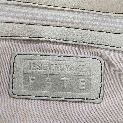 イッセイミヤケ ISSEY MIYAKE FETE レザーハンドバック ステッチワーク レディース