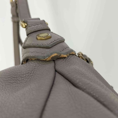 マークバイマークジェイコブス Marc by Marc Jacobs プレート シボ革 レザーショルダーバッグ レディース