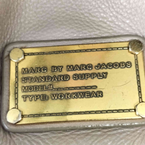 マークバイマークジェイコブス Marc by Marc Jacobs プレート シボ革 レザーショルダーバッグ レディース