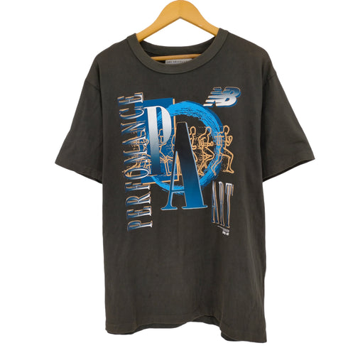 ニューバランス NEW BALANCE ×JOE FRESHGOODS フロントプリント クルーネックTシャツ メンズ import:L