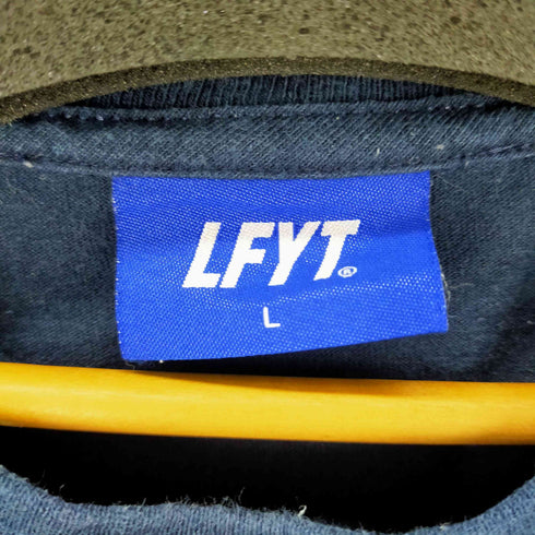 エルエフワイティー LFYT フロント刺繍 クルーネックカットソー メンズ JPN:L