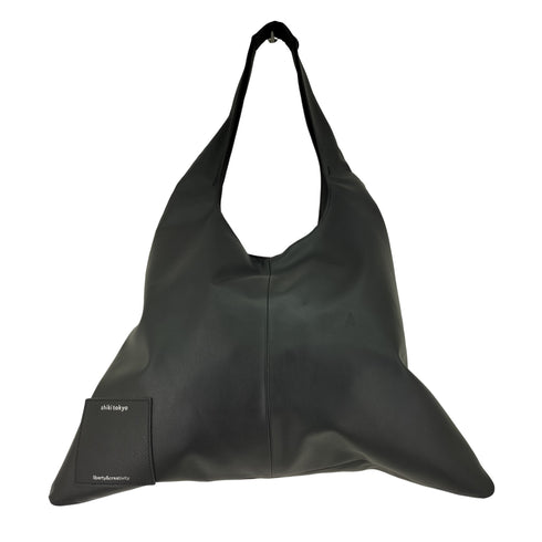 シキトウキョウ shiki tokyo シンセティックレザーマルシェバッグ メンズ