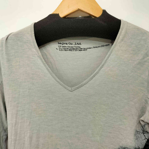 バジュラ bajra フロントプリントVネックTシャツ メンズ JPN:1