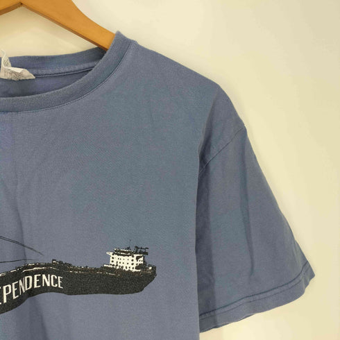 アーペーセー A.P.C. SECTION MUSICALE INDEPENDENCE 戦艦 プリント クルーネックTシャツ メンズ 1