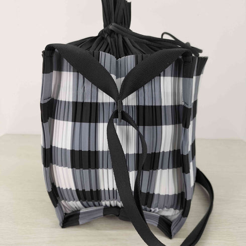 プリーツプリーズイッセイミヤケ PLEATS PLEASE ISSEY MIYAKE プリーツショルダーバッグ スクエア レディース ONE SIZE