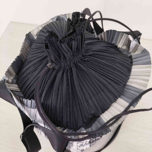 プリーツプリーズイッセイミヤケ PLEATS PLEASE ISSEY MIYAKE プリーツショルダーバッグ スクエア レディース ONE SIZE