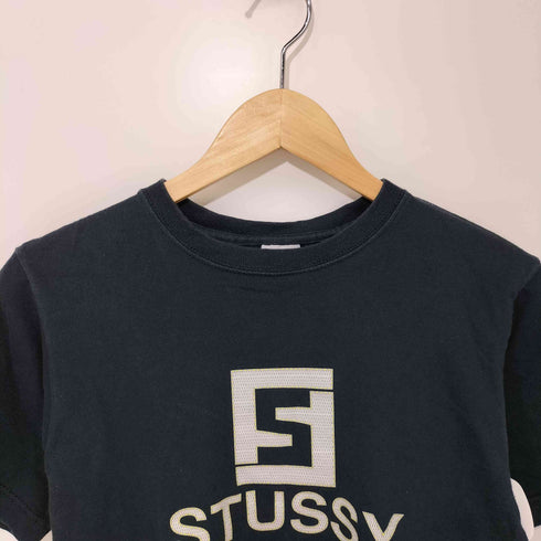 ステューシー Stussy 00s Y2K MADE IN USA 銀タグ ブランドロゴプリント ショートスリーブ クルーネックTシャツ ミニトップス ショート丈 レディース import:S