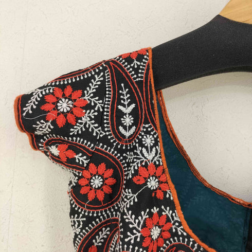 ペイズリー刺繍 ショートトップス レディース