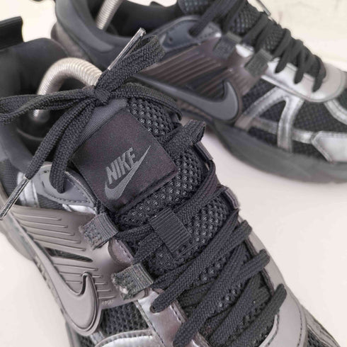 ナイキ NIKE 24SS WMNS V2K RUN - BLACK/DK SMOKE GREY-ANTHRACITE メンズ JPN:27.5