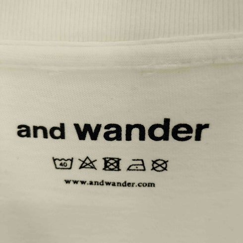 アンドワンダー and wander フロントプリント クルーネックTシャツ メンズ JPN:4