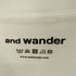 アンドワンダー and wander フロントプリント クルーネックTシャツ メンズ JPN:4
