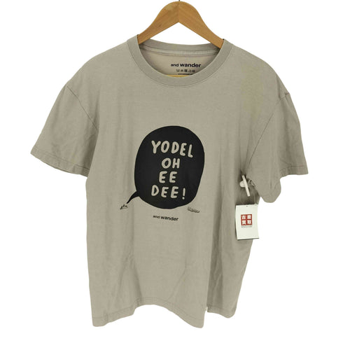 アンドワンダー and wander YODEL T by Bob Foundation for woman プリントクルーネックTシャツ メンズ JPN:4
