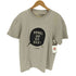アンドワンダー and wander YODEL T by Bob Foundation for woman プリントクルーネックTシャツ メンズ JPN:4