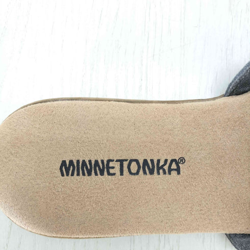 ミネトンカ Minnetonka フラットサンダル レディース