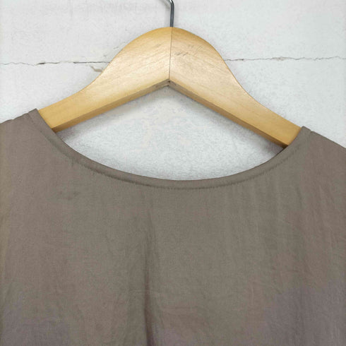 イッセイミヤケ ISSEY MIYAKE 裾リブポリエステルノースリーブワンピース レディース JPN:2