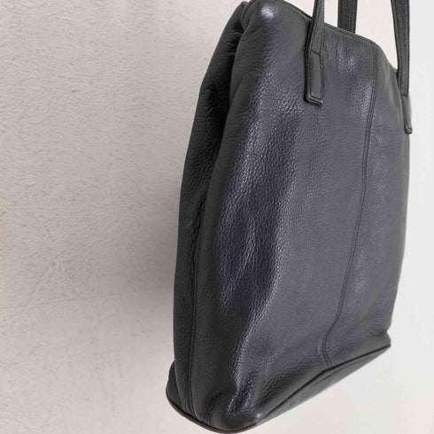 ゲス GUESS ロゴプレート シボ革レザートートバッグ レディース