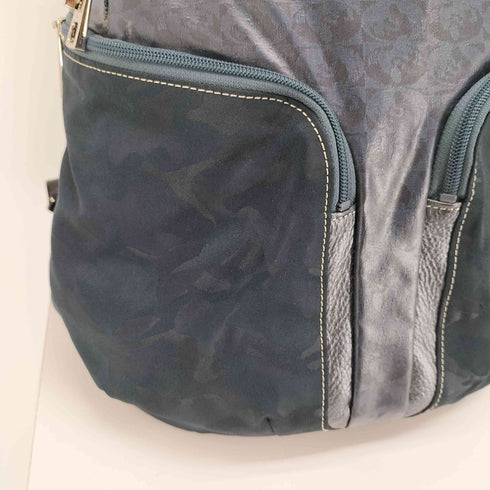 ペレボルサ PELLE BORSA ロゴパッチ モノグラム カモ柄 多収納 バックパック レディース