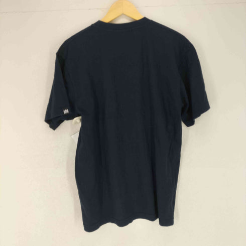 キックスティーワイオー KIKS TYO フロントロゴ発泡プリント クルーネックTシャツ メンズ