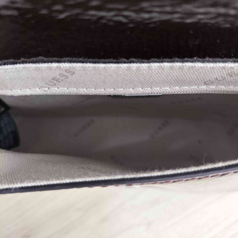 ゲス GUESS エナメル ショルダーバッグ レディース