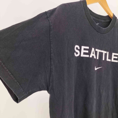 ナイキ NIKE SEATTLE スウッシュ プリント S/S Tシャツ メンズ import:L