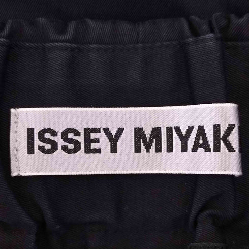 イッセイミヤケ ISSEY MIYAKE 10SS グレータグ サイドボタンタック入り テーパード スラックスパンツ レディース JPN:2