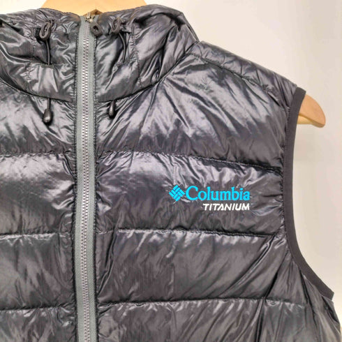 コロンビア Columbia TITANIUM OMNI-SHIELD ロゴ刺繍 裾ドローコード フーデッド ダウン ベスト メンズ import:M