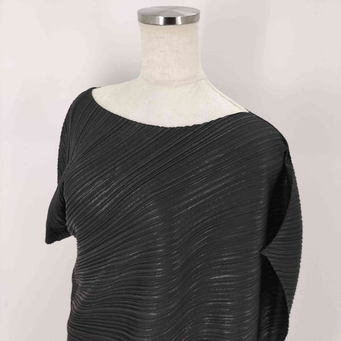 プリーツプリーズイッセイミヤケ PLEATS PLEASE ISSEY MIYAKE アシンメトリー箔プリントプリーツトップス レディース JPN:3