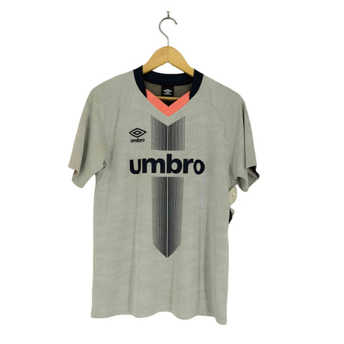 アンブロ UMBRO ロゴプリントサッカーTシャツ メンズ JPN:L
