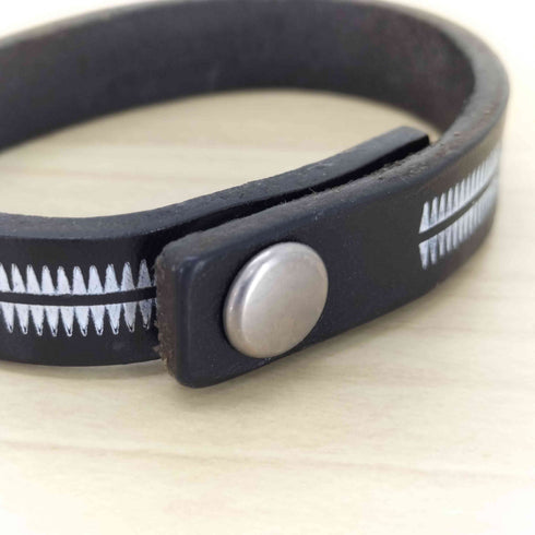 アンダーカバー UNDERCOVER GIZ柄 レザーブレスレット メンズ
