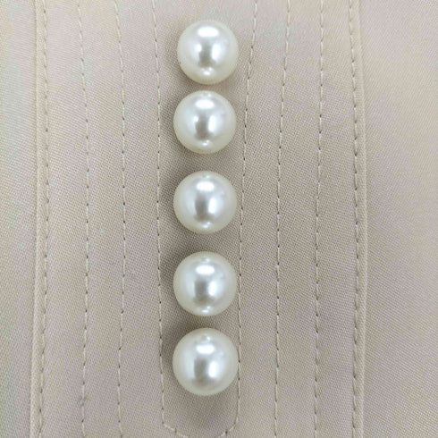 エマテイラー emma taylor 24SS イージーケアパール釦キーネックブラウス レディース FREE