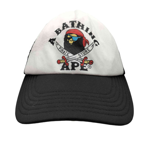 アベイシングエイプ A BATHING APE PIRATES STORE パイレーツ エイプ ヘッド ロゴ メッシュキャップ 6パネルキャップ メンズ