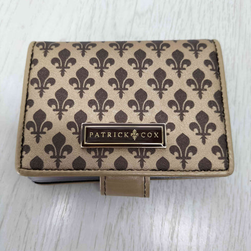 パトリックコックス PATRICK COX シグネチャーロゴ総柄パスケース デッキケース マルチポケット レディース