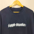 ルックスタジオ LQQK STUDIO STACKED LOGO IRIDESCENT TEE ロゴプリント ショートスリーブ クルーネックTシャツ メンズ