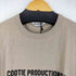 クーディプロダクション cootie productions Print S/S Tee (COOTIE LOGO) -Beige- メンズ JPN:M