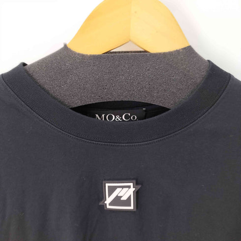 MO&CO フロントエンボスパッチTEE レディース JPN:M