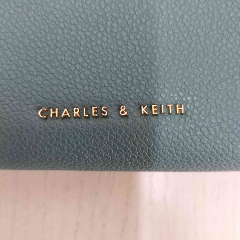 チャールズキース CHARLES & KEITH メタリックアクセントフロントフラップウォレット レディース
