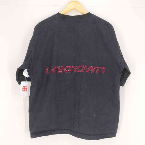 アンノウンロンドン UNKNOWN LONDON ラインストーンロゴデザイン S/S TEE メンズ JPN:L