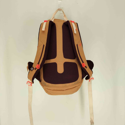 ナイキ NIKE Hike Backpack Amber Brown Night MAROON BRIGHT CRIMSON 27L ハイク バックパック センタースウッシュロゴ 刺繍 メンズ