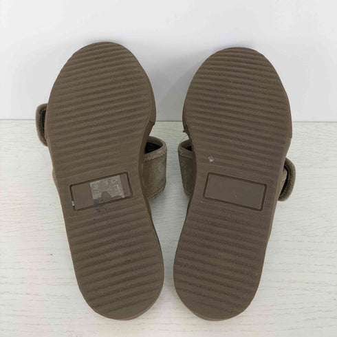 トーガプルラ TOGA PULLA KHAKI SUEDE SLIDERS メタルロゴ サンダル スリッパ レディース EUR:37