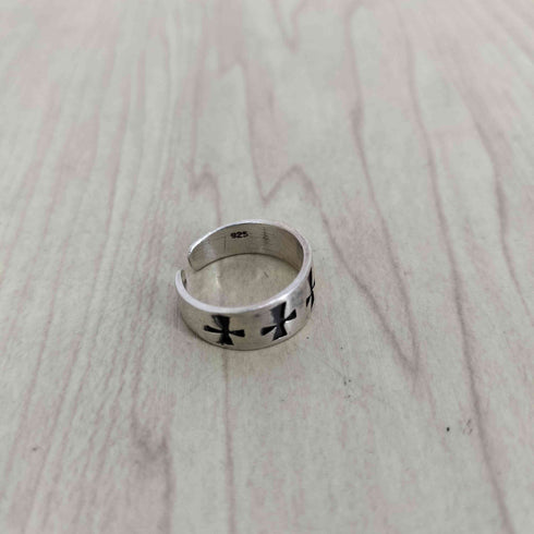 クロス刻印オープンリング メンズ