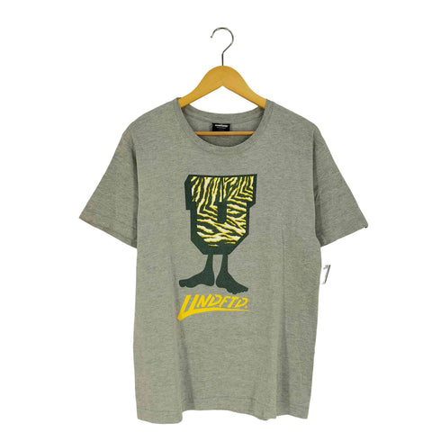アンディフィーテッド UNDEFEATED フロントロゴプリント 半袖Tシャツ メンズ M