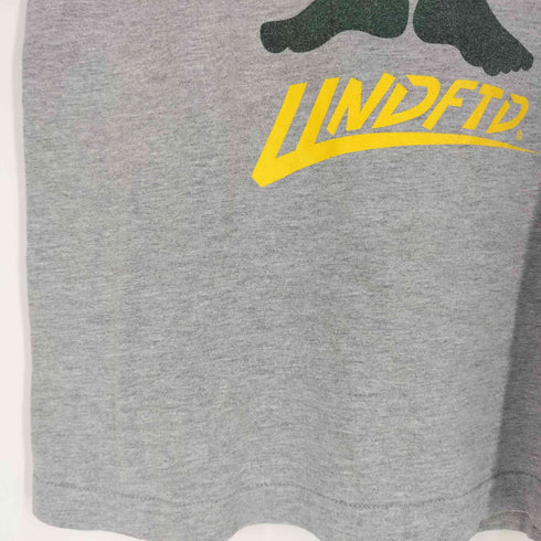 アンディフィーテッド UNDEFEATED フロントロゴプリント 半袖Tシャツ メンズ M