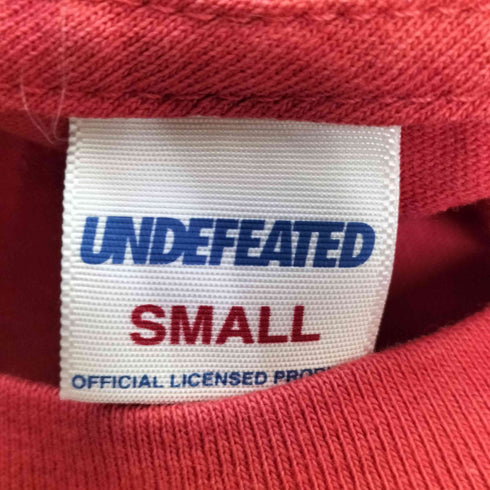 アンディフィーテッド UNDEFEATED USA製 両面プリントロゴ クルーネック 半袖Tシャツ メンズ S
