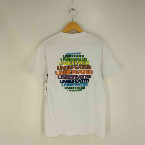 アンディフィーテッド UNDEFEATED USA製 両面プリントロゴ クルーネック 半袖Tシャツ メンズ S